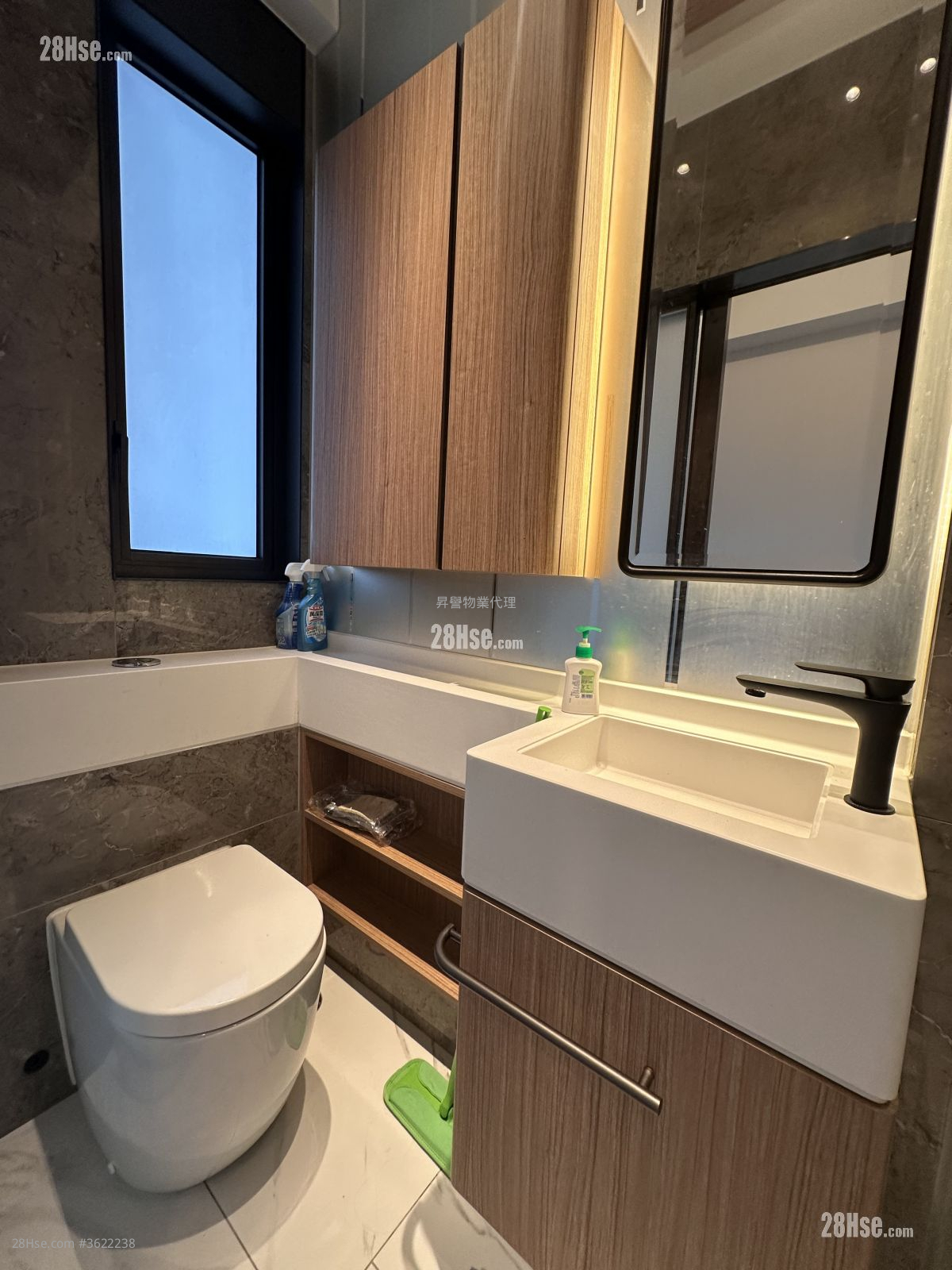 The Vantage Rental Studio 196 ft² ( 18.2 m² ) The Vantage Rental Studio 196 ft² ( 18.2 m² )