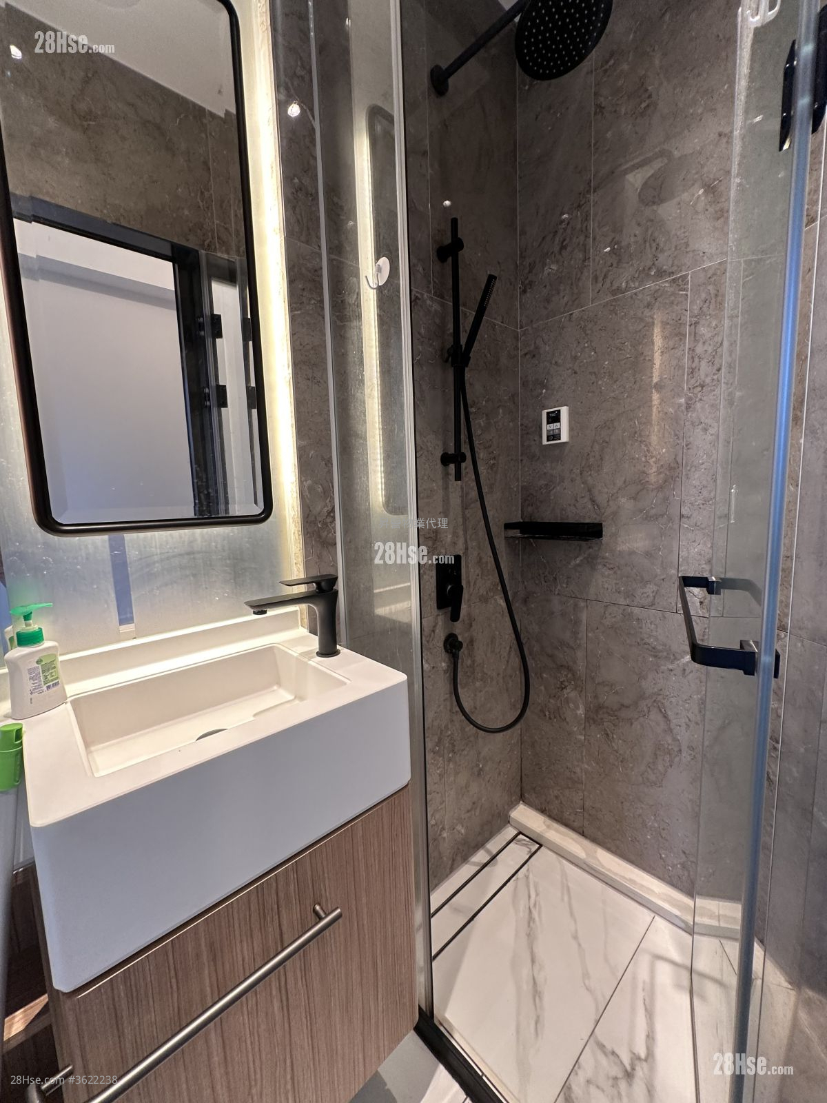 The Vantage Rental Studio 196 ft² ( 18.2 m² ) The Vantage Rental Studio 196 ft² ( 18.2 m² )