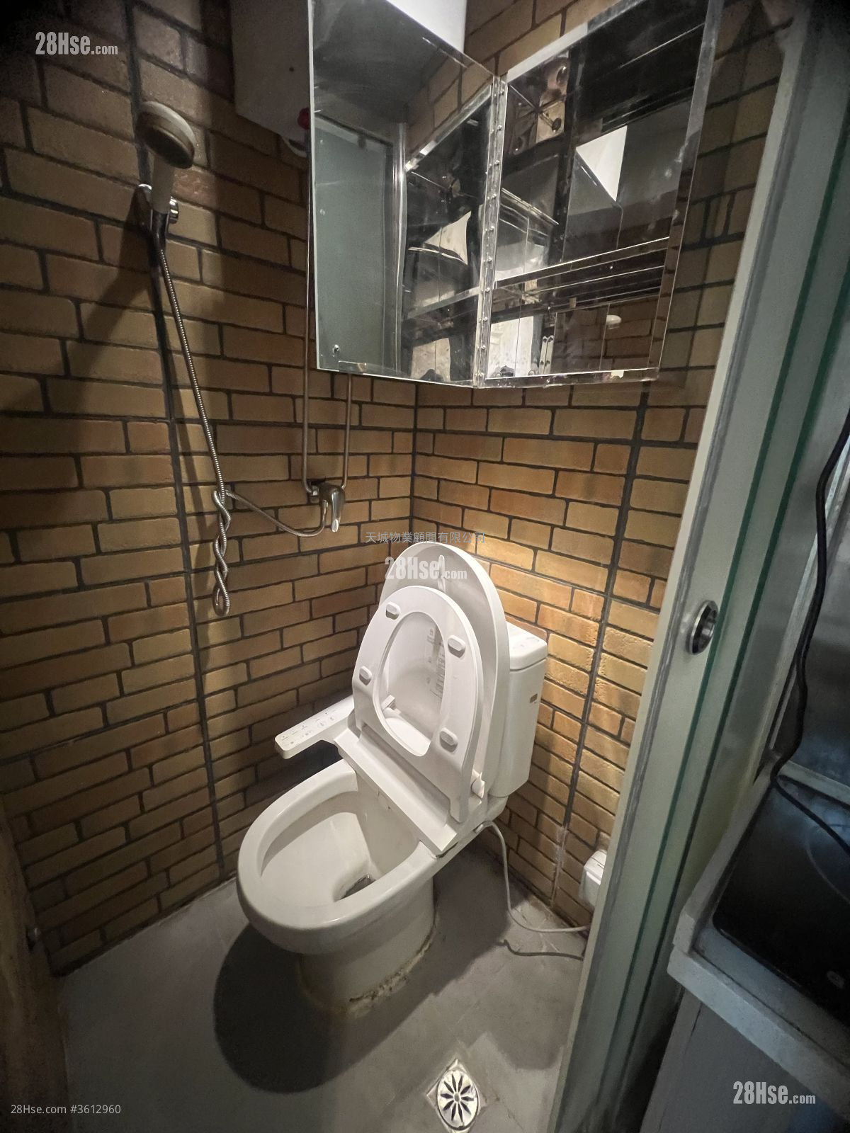 Luen Wah Mansion Rental Studio , 1 Bathroom Luen Wah Mansion Rental Studio , 1 Bathroom