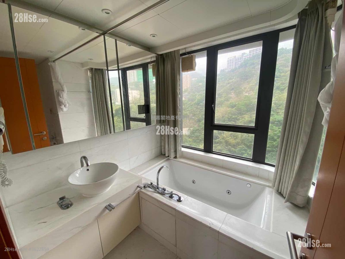 bathroom: 主人房套廁 bathroom: 主人房套廁