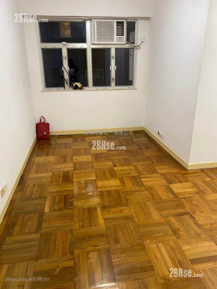 Pak On Building Sell 2 Bedrooms , 1 Bathroom 685 ft² ( 63.6 m² )