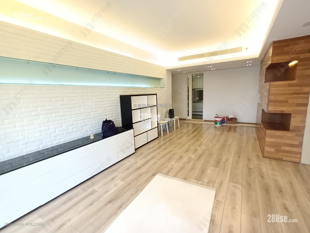 毕架山一号 售盘 4 房 2,073 平方尺 ( 192.6 平方米 ) 毕架山一号 售盘 4 房 2,073 平方尺 ( 192.6 平方米 )