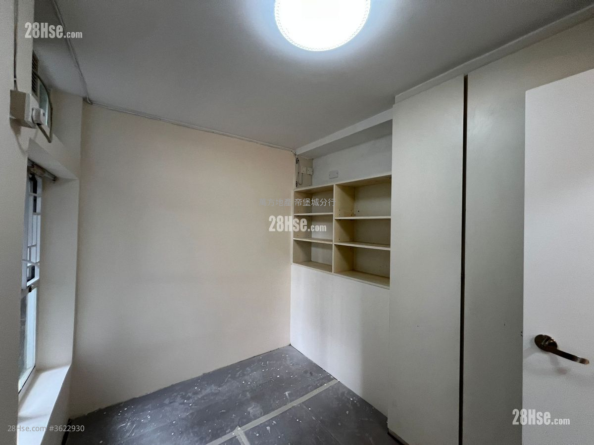 广林苑 售盘 3 房 , 1 浴室 595 平方尺 ( 55.3 平方米 ) 广林苑 售盘 3 房 , 1 浴室 595 平方尺 ( 55.3 平方米 )