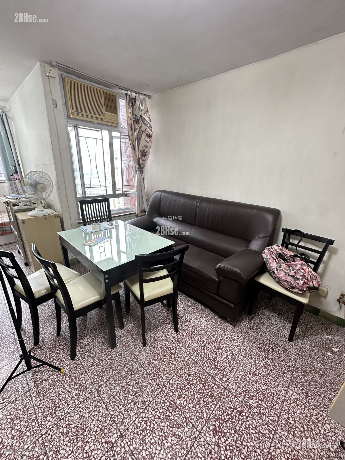 青衣村 售盘 2 房 , 1 浴室 381 平方尺 ( 35.4 平方米 ) 青衣村 售盘 2 房 , 1 浴室 381 平方尺 ( 35.4 平方米 )