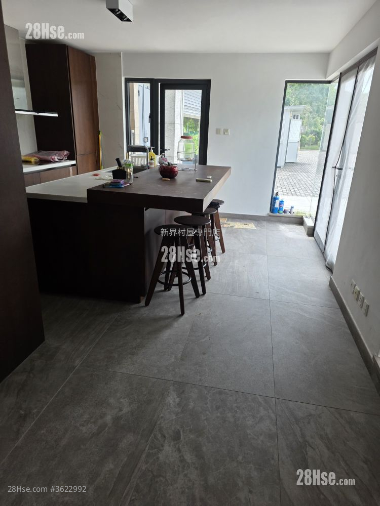 村屋 售盘 5+ 房 , 5+ 浴室 4,200 平方尺 ( 390.2 平方米 ) 村屋 售盘 5+ 房 , 5+ 浴室 4,200 平方尺 ( 390.2 平方米 )