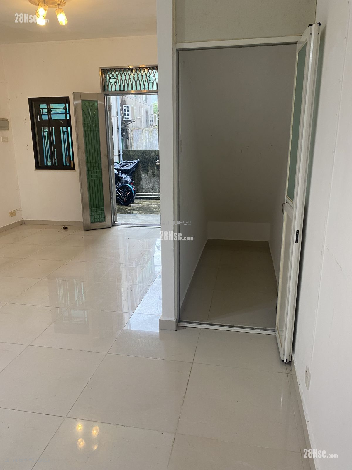 水蕉新村 租盘 2 房 , 1 浴室 650 平方尺 ( 60.4 平方米 ) 水蕉新村 租盘 2 房 , 1 浴室 650 平方尺 ( 60.4 平方米 )