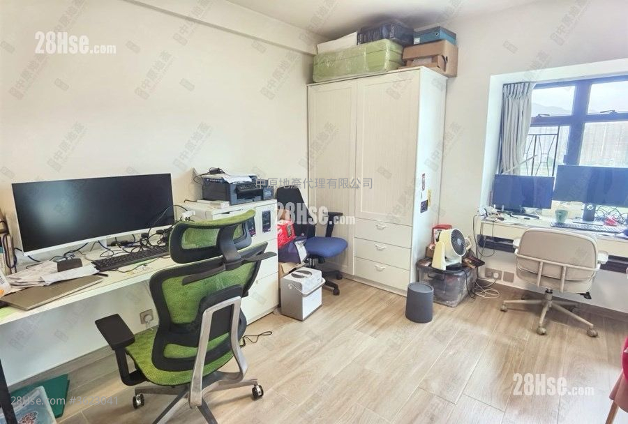 骏景园 售盘 3 房 1,370 平方尺 ( 127.3 平方米 ) 骏景园 售盘 3 房 1,370 平方尺 ( 127.3 平方米 )