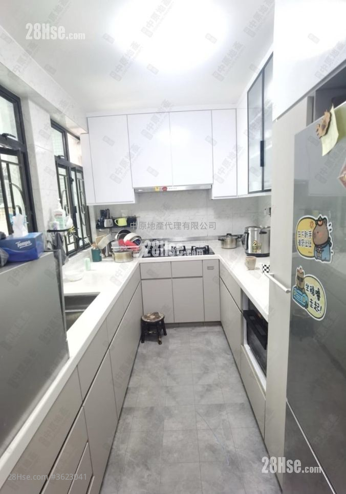 骏景园 售盘 3 房 1,370 平方尺 ( 127.3 平方米 ) 骏景园 售盘 3 房 1,370 平方尺 ( 127.3 平方米 )