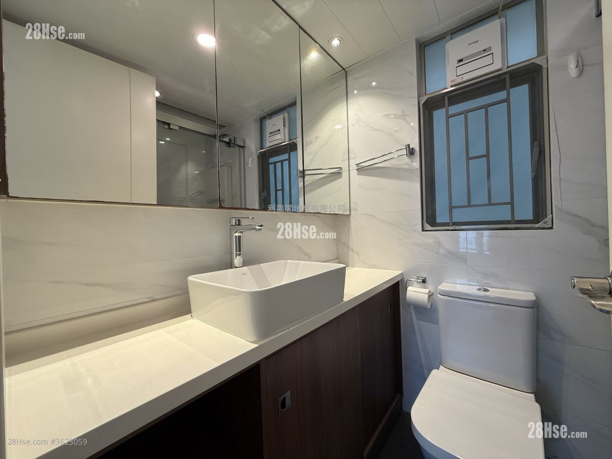 Tseung Kwan O Plaza Sell 2 Bedrooms , 1 Bathroom 414 ft² ( 38.5 m² ) Tseung Kwan O Plaza Sell 2 Bedrooms , 1 Bathroom 414 ft² ( 38.5 m² )