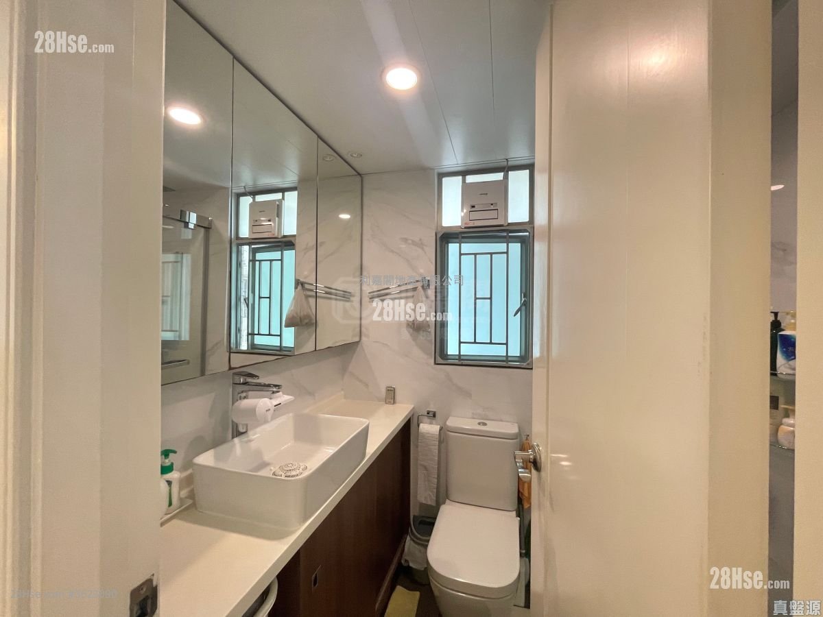 Tseung Kwan O Plaza Sell 2 Bedrooms 414 ft² ( 38.5 m² )