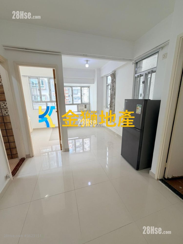 Golden Lion Garden Rental 270 ft² ( 25.1 m² )