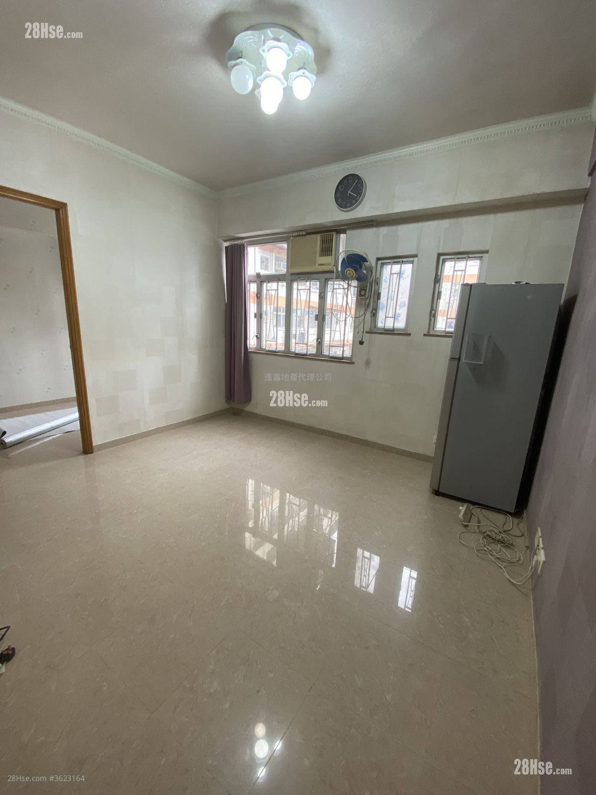 鸿裕大厦 租盘 3 房 , 1 浴室 448 平方尺 ( 41.6 平方米 ) 鸿裕大厦 租盘 3 房 , 1 浴室 448 平方尺 ( 41.6 平方米 )