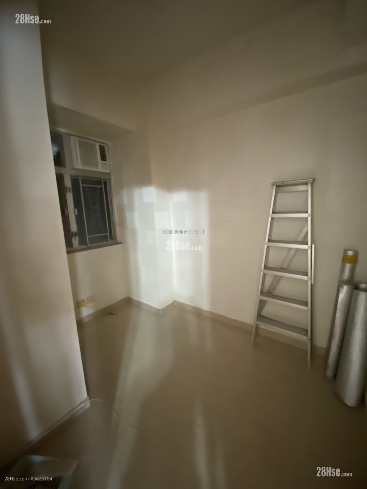 鸿裕大厦 租盘 3 房 , 1 浴室 448 平方尺 ( 41.6 平方米 ) 鸿裕大厦 租盘 3 房 , 1 浴室 448 平方尺 ( 41.6 平方米 )