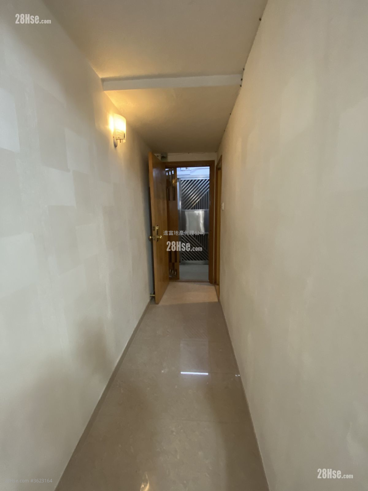 鸿裕大厦 租盘 3 房 , 1 浴室 448 平方尺 ( 41.6 平方米 ) 鸿裕大厦 租盘 3 房 , 1 浴室 448 平方尺 ( 41.6 平方米 )