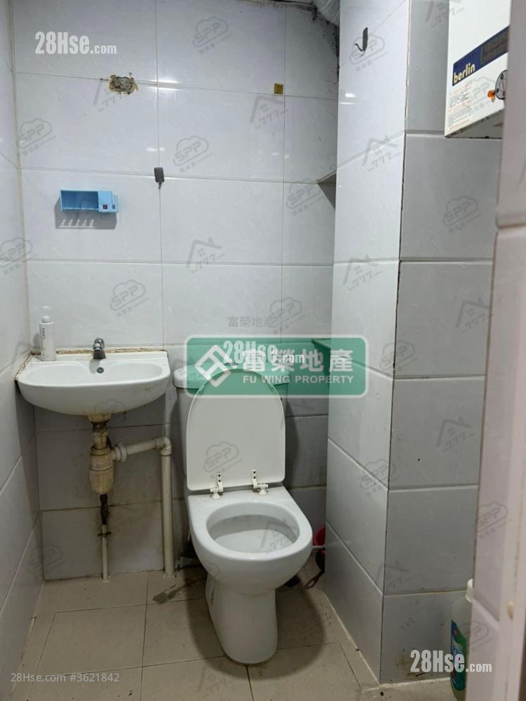 唐楼 租盘 2 房 , 1 浴室 400 平方尺 ( 37.2 平方米 ) 唐楼 租盘 2 房 , 1 浴室 400 平方尺 ( 37.2 平方米 )