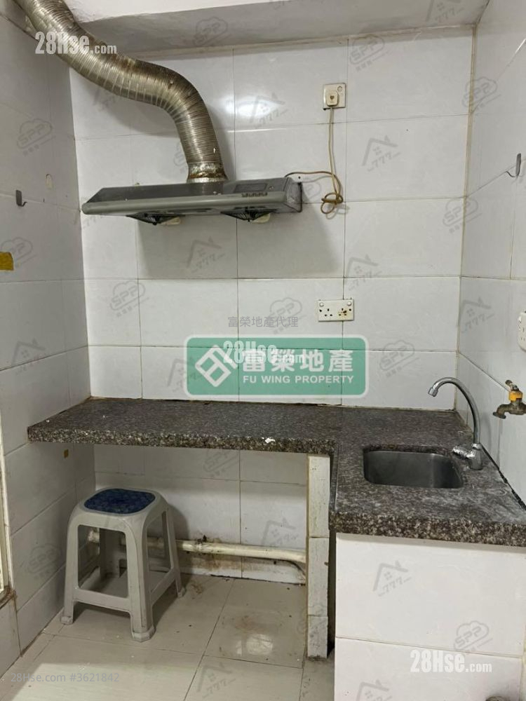 唐楼 租盘 2 房 , 1 浴室 400 平方尺 ( 37.2 平方米 ) 唐楼 租盘 2 房 , 1 浴室 400 平方尺 ( 37.2 平方米 )