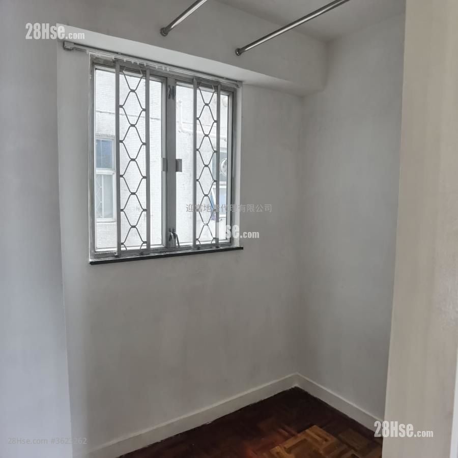 黄埔花园 租盘 4 房 , 2 浴室 749 平方尺 ( 69.6 平方米 ) 黄埔花园 租盘 4 房 , 2 浴室 749 平方尺 ( 69.6 平方米 )