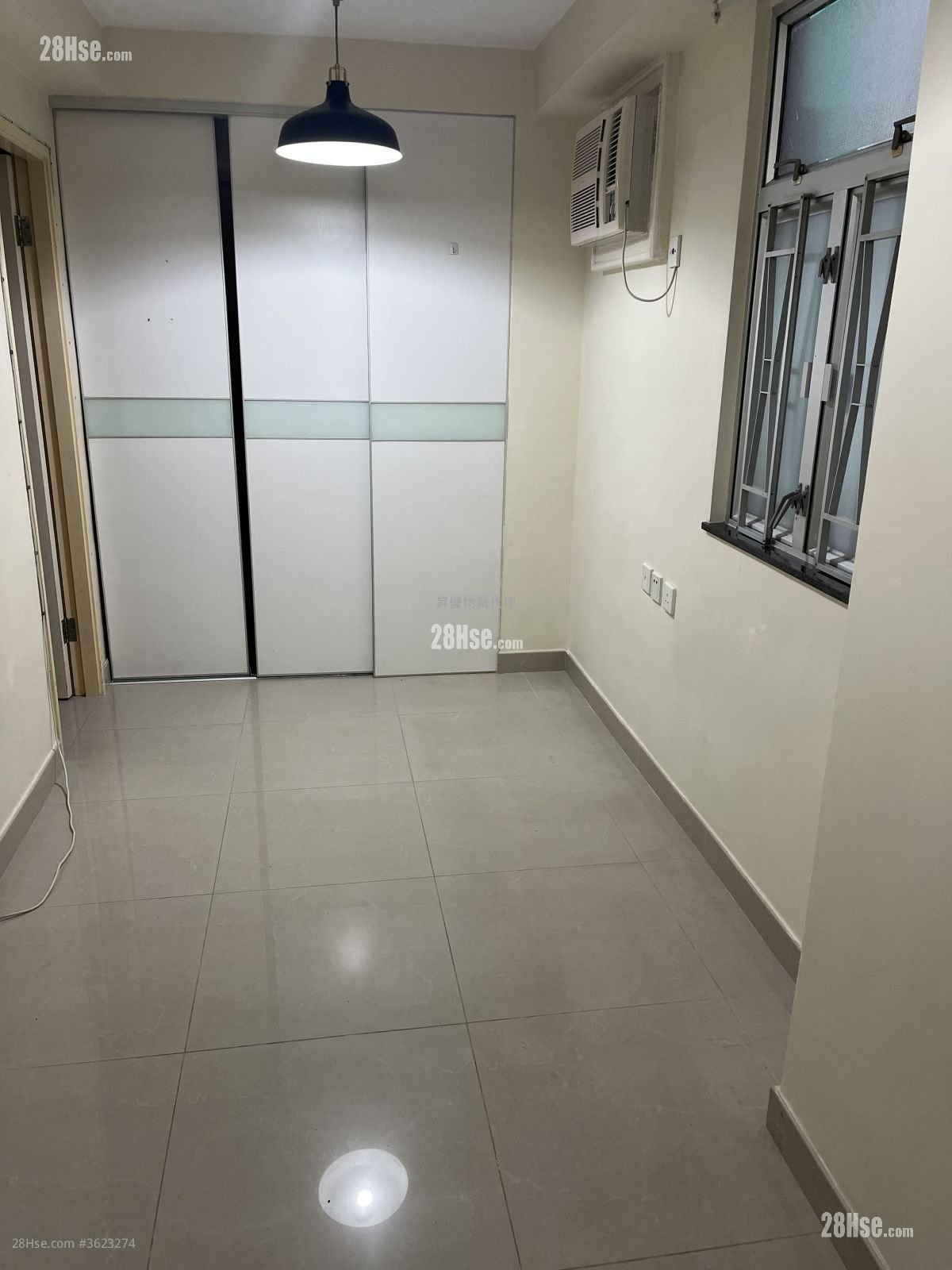 阳光广场 租盘 302 平方尺 ( 28.1 平方米 )