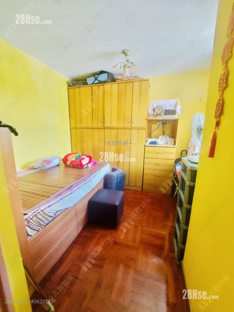 Cheong Shing Court Sell 3 Bedrooms , 2 Bathrooms 650 ft² ( 60.4 m² ) Cheong Shing Court Sell 3 Bedrooms , 2 Bathrooms 650 ft² ( 60.4 m² )