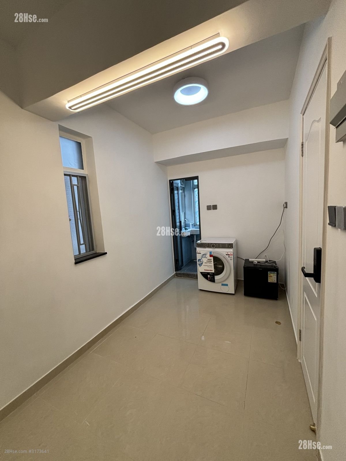 如意楼 租盘 120 平方尺 ( 11.1 平方米 )