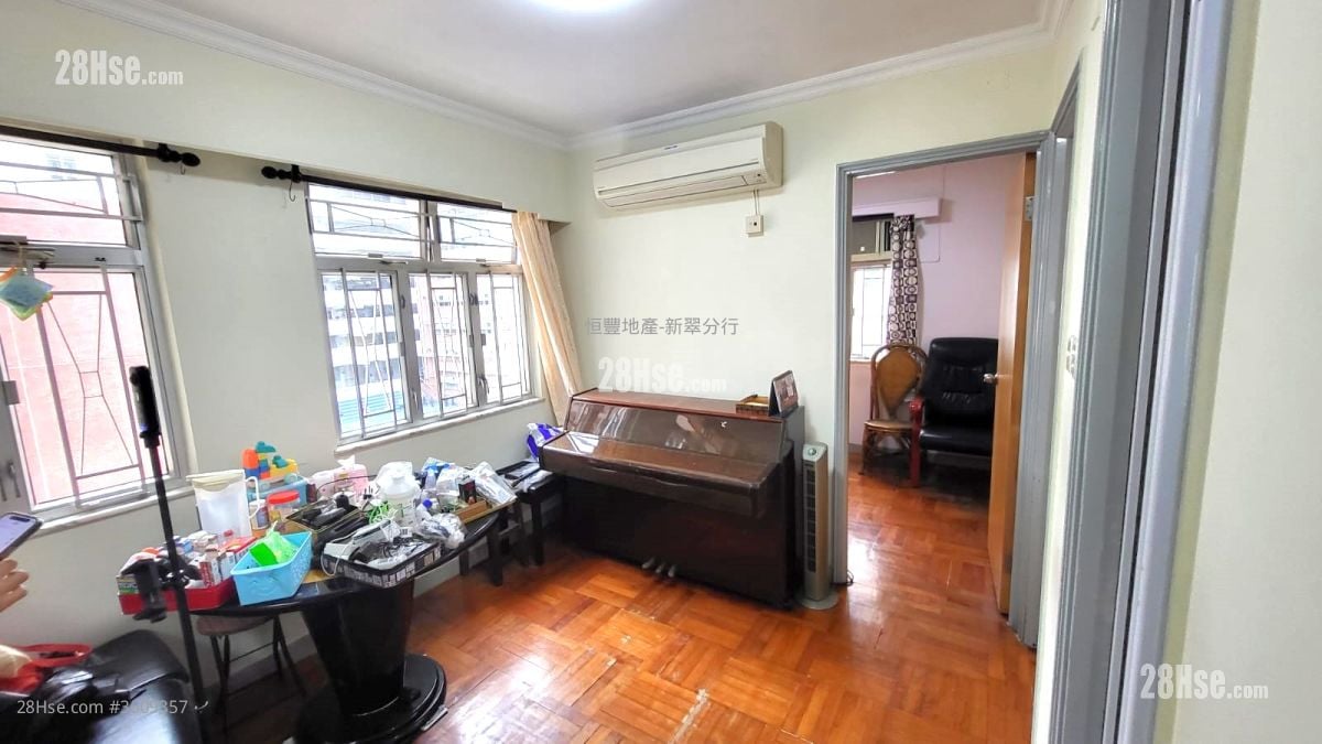 Fu Ming Court Sell 2 Bedrooms , 1 Bathroom 438 ft² ( 40.7 m² )