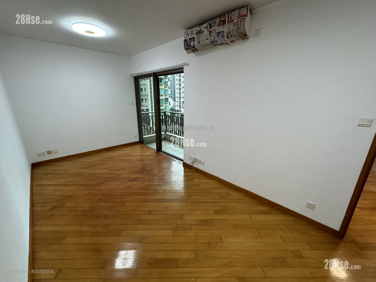 The Zenith Rental 3 Bedrooms , 2 Bathrooms 610 ft² ( 56.7 m² )