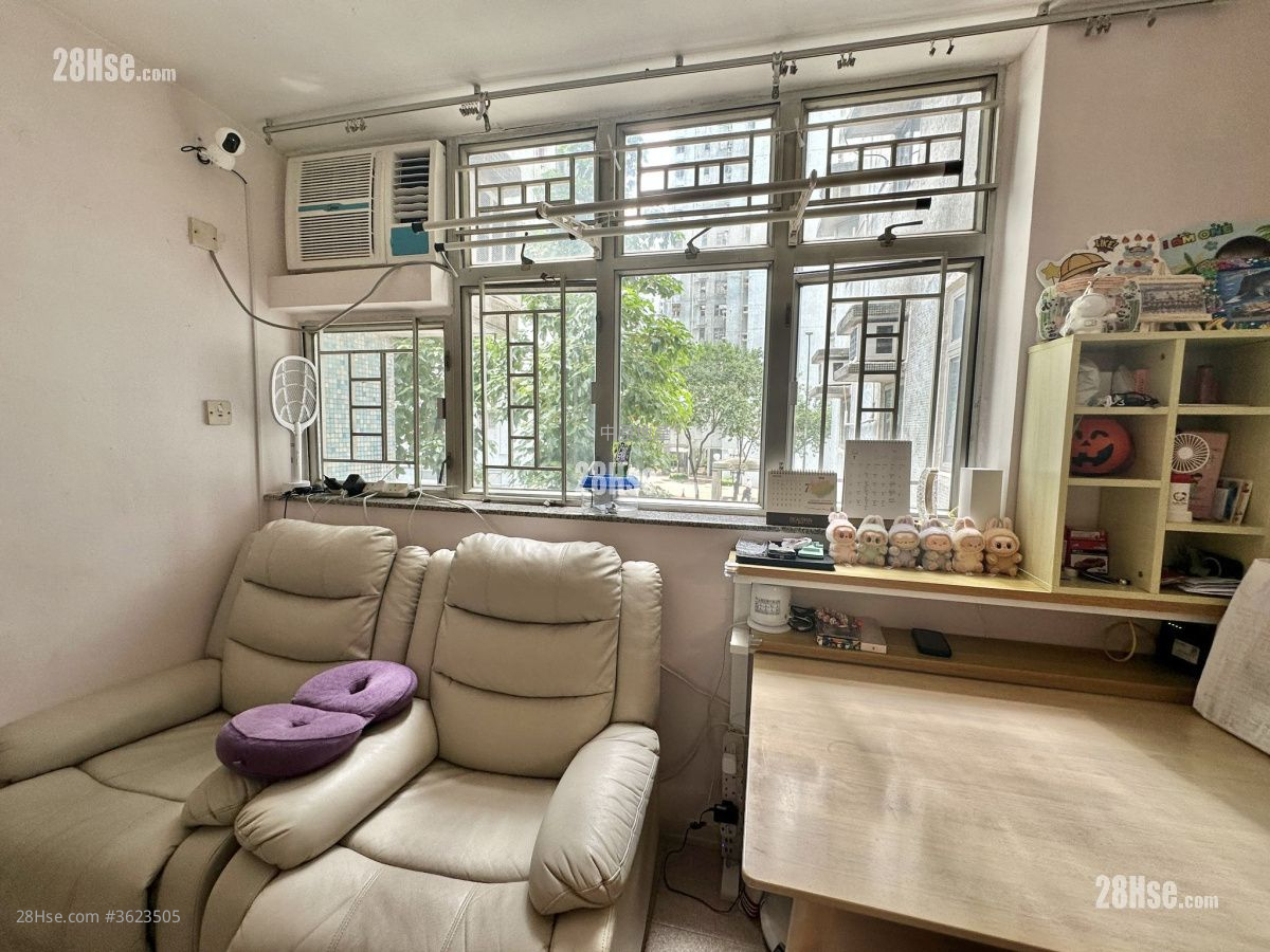 悦湖山庄 售盘 3 房 592 平方尺 ( 55.0 平方米 ) 悦湖山庄 售盘 3 房 592 平方尺 ( 55.0 平方米 )