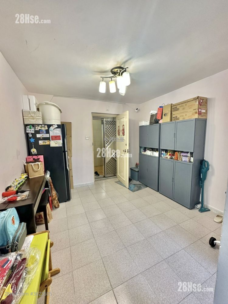 悦湖山庄 售盘 3 房 592 平方尺 ( 55.0 平方米 ) 悦湖山庄 售盘 3 房 592 平方尺 ( 55.0 平方米 )