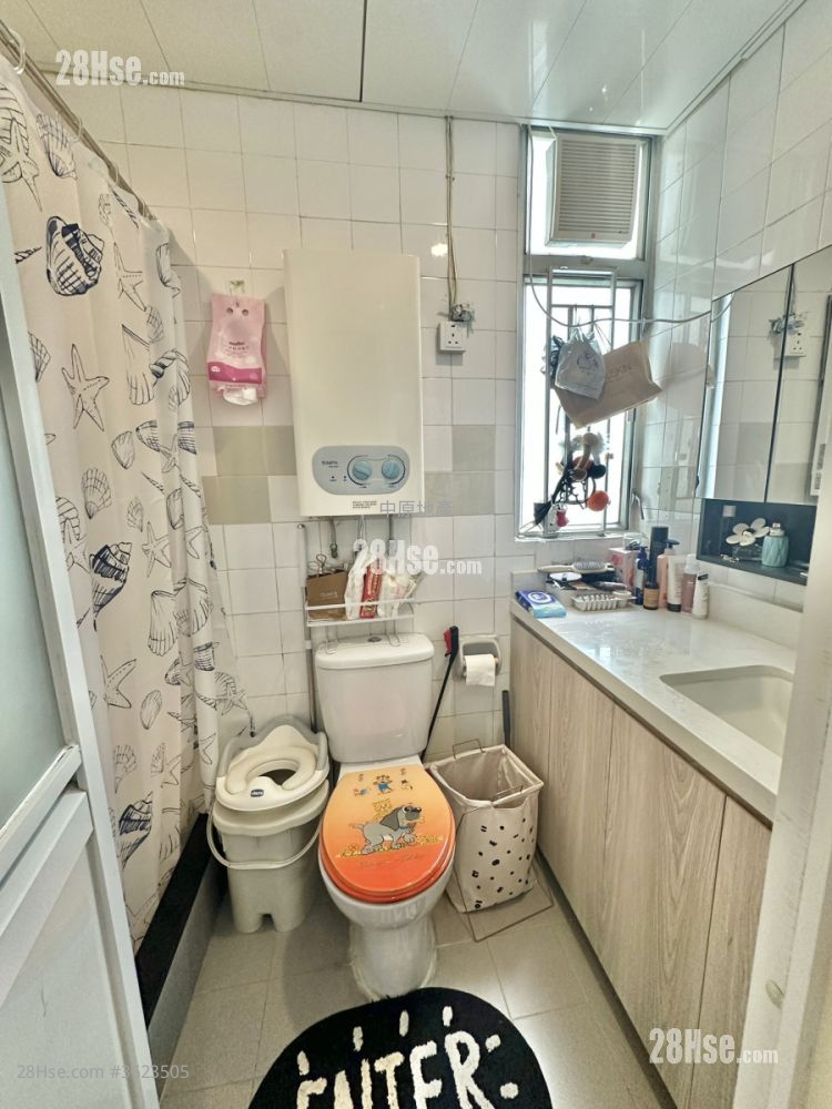 悦湖山庄 售盘 3 房 592 平方尺 ( 55.0 平方米 ) 悦湖山庄 售盘 3 房 592 平方尺 ( 55.0 平方米 )