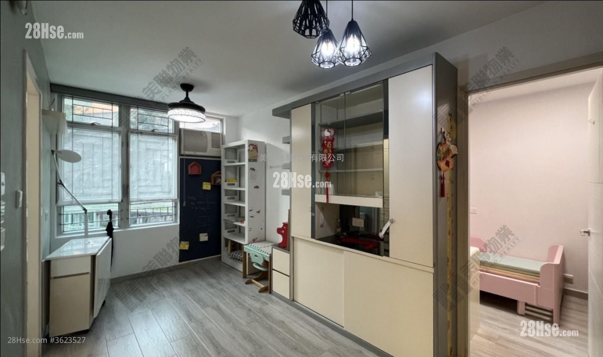 Ching Chun Court Sell 2 Bedrooms , 1 Bathroom 436 ft² ( 40.5 m² ) Ching Chun Court Sell 2 Bedrooms , 1 Bathroom 436 ft² ( 40.5 m² )