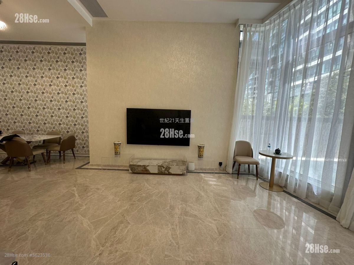 Le Point Sell 5+ Bedrooms , 5+ Bathrooms 2,707 ft² ( 251.5 m² ) Le Point Sell 5+ Bedrooms , 5+ Bathrooms 2,707 ft² ( 251.5 m² )