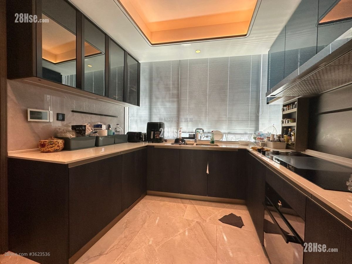 Le Point Sell 5+ Bedrooms , 5+ Bathrooms 2,707 ft² ( 251.5 m² ) Le Point Sell 5+ Bedrooms , 5+ Bathrooms 2,707 ft² ( 251.5 m² )