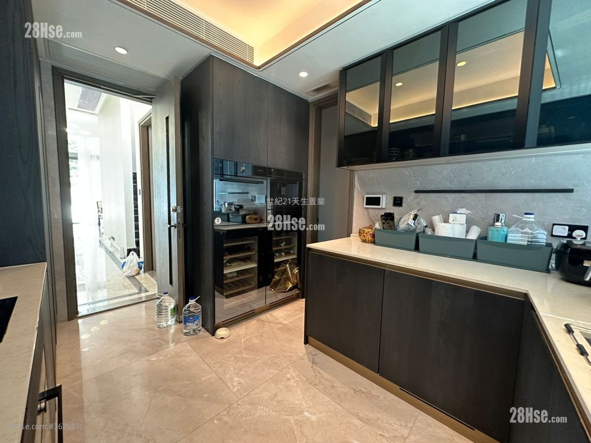 Le Point Sell 5+ Bedrooms , 5+ Bathrooms 2,707 ft² ( 251.5 m² ) Le Point Sell 5+ Bedrooms , 5+ Bathrooms 2,707 ft² ( 251.5 m² )