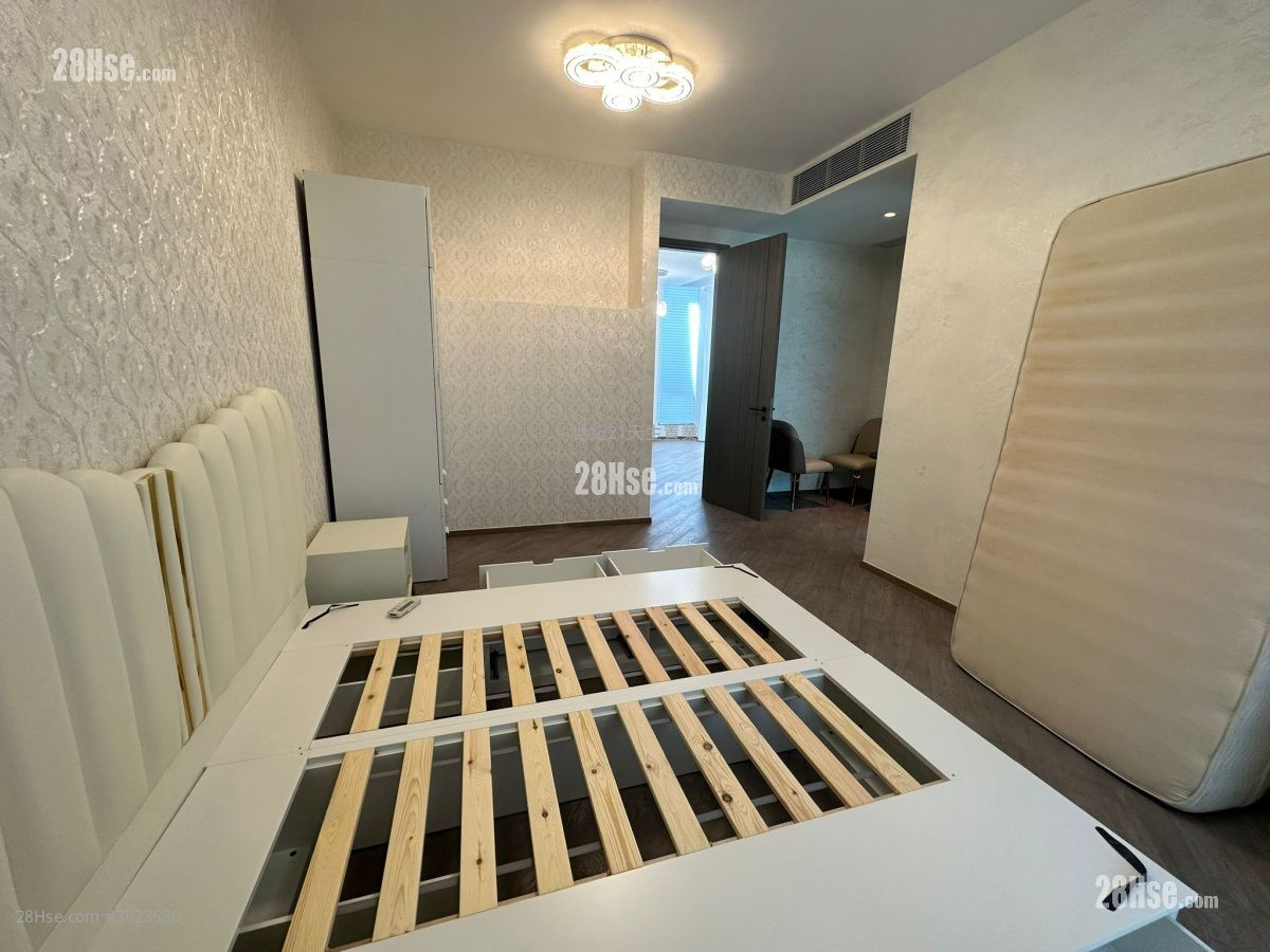 Le Point Sell 5+ Bedrooms , 5+ Bathrooms 2,707 ft² ( 251.5 m² ) Le Point Sell 5+ Bedrooms , 5+ Bathrooms 2,707 ft² ( 251.5 m² )