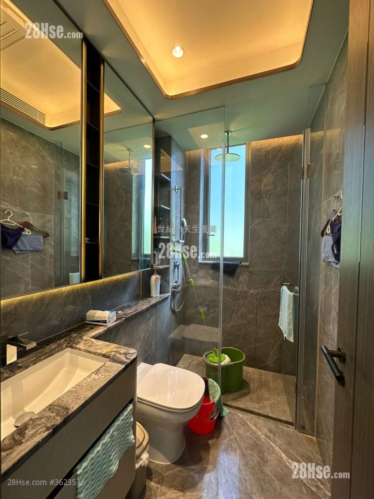 Le Point Sell 5+ Bedrooms , 5+ Bathrooms 2,707 ft² ( 251.5 m² ) Le Point Sell 5+ Bedrooms , 5+ Bathrooms 2,707 ft² ( 251.5 m² )