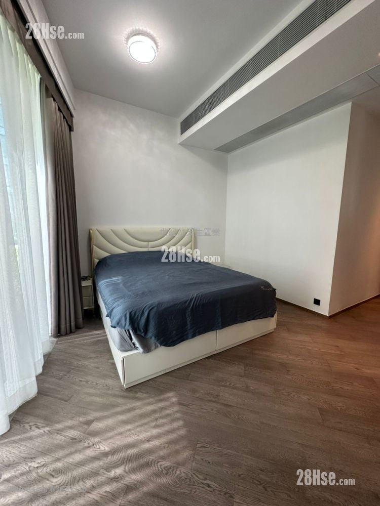 Le Point Sell 5+ Bedrooms , 5+ Bathrooms 2,707 ft² ( 251.5 m² ) Le Point Sell 5+ Bedrooms , 5+ Bathrooms 2,707 ft² ( 251.5 m² )