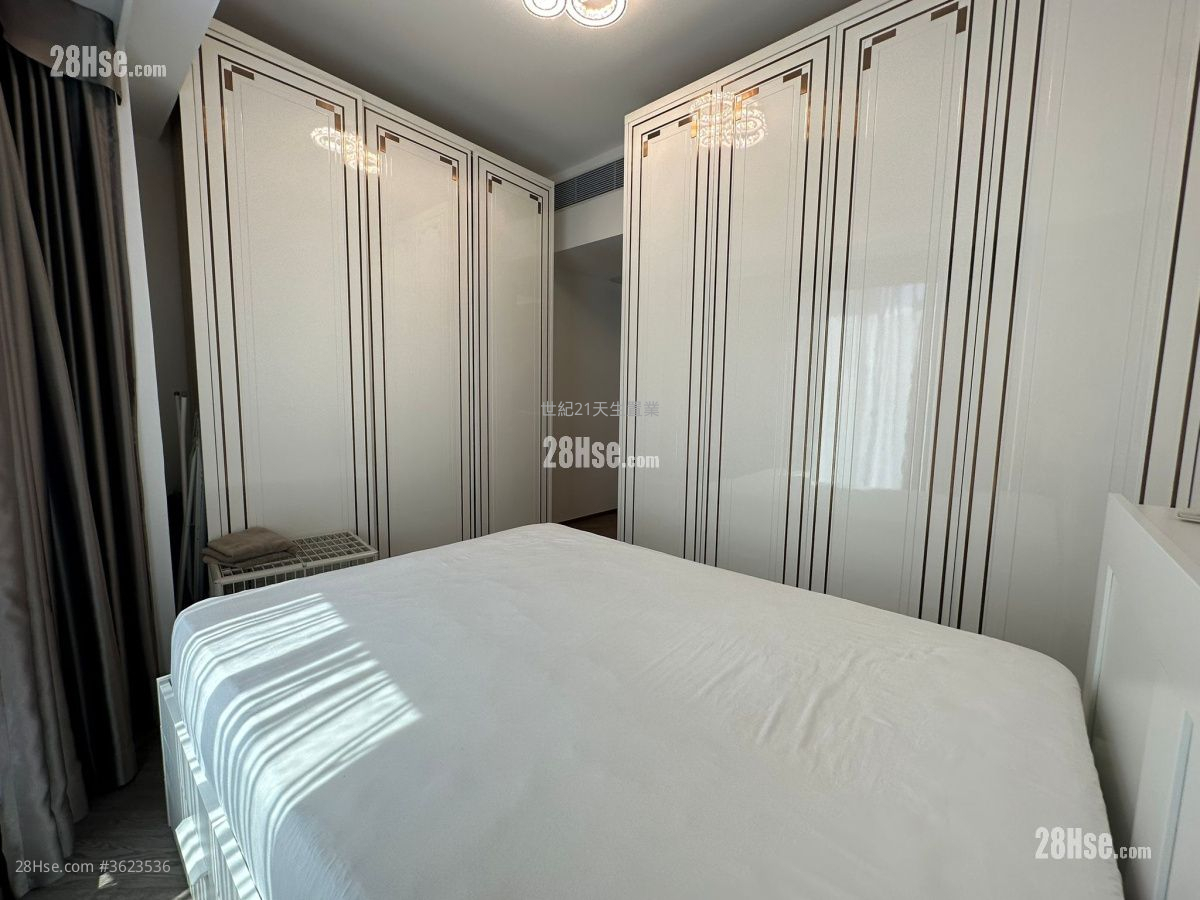 Le Point Sell 5+ Bedrooms , 5+ Bathrooms 2,707 ft² ( 251.5 m² ) Le Point Sell 5+ Bedrooms , 5+ Bathrooms 2,707 ft² ( 251.5 m² )