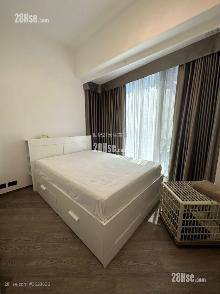 Le Point Sell 5+ Bedrooms , 5+ Bathrooms 2,707 ft² ( 251.5 m² ) Le Point Sell 5+ Bedrooms , 5+ Bathrooms 2,707 ft² ( 251.5 m² )