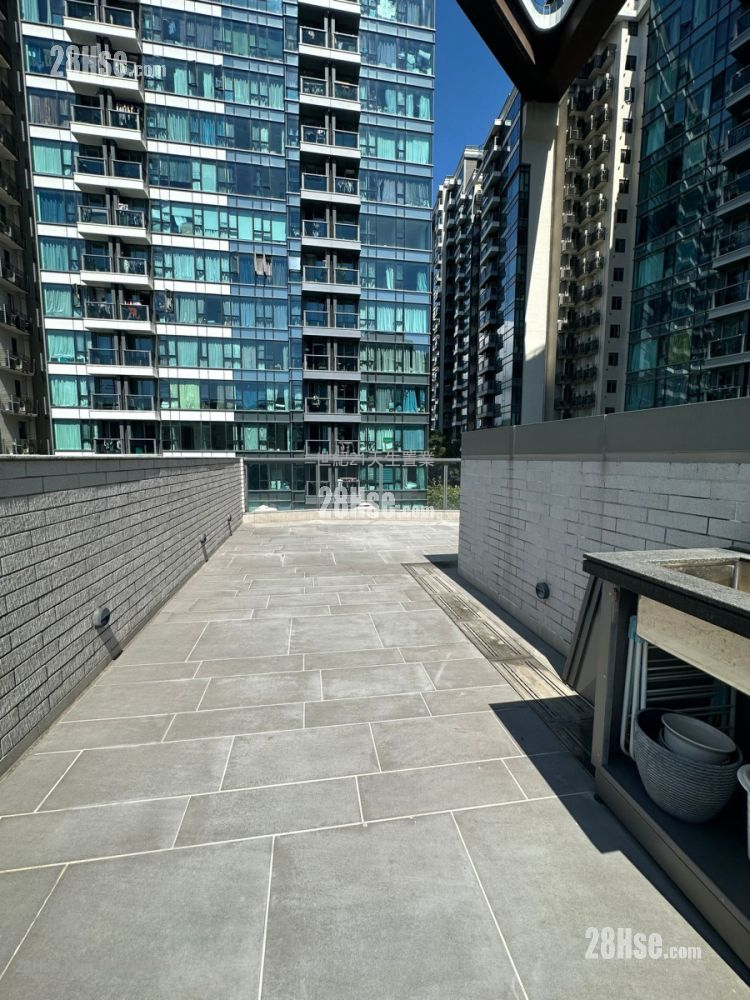 Le Point Sell 5+ Bedrooms , 5+ Bathrooms 2,707 ft² ( 251.5 m² ) Le Point Sell 5+ Bedrooms , 5+ Bathrooms 2,707 ft² ( 251.5 m² )