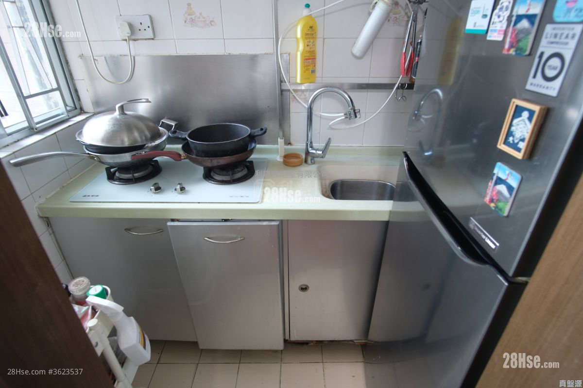 Lung Cheung Garden Sell 2 Bedrooms 369 ft² ( 34.3 m² ) Lung Cheung Garden Sell 2 Bedrooms 369 ft² ( 34.3 m² )