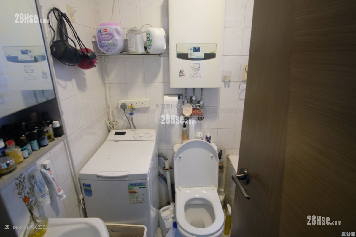Lung Cheung Garden Sell 2 Bedrooms 369 ft² ( 34.3 m² ) Lung Cheung Garden Sell 2 Bedrooms 369 ft² ( 34.3 m² )