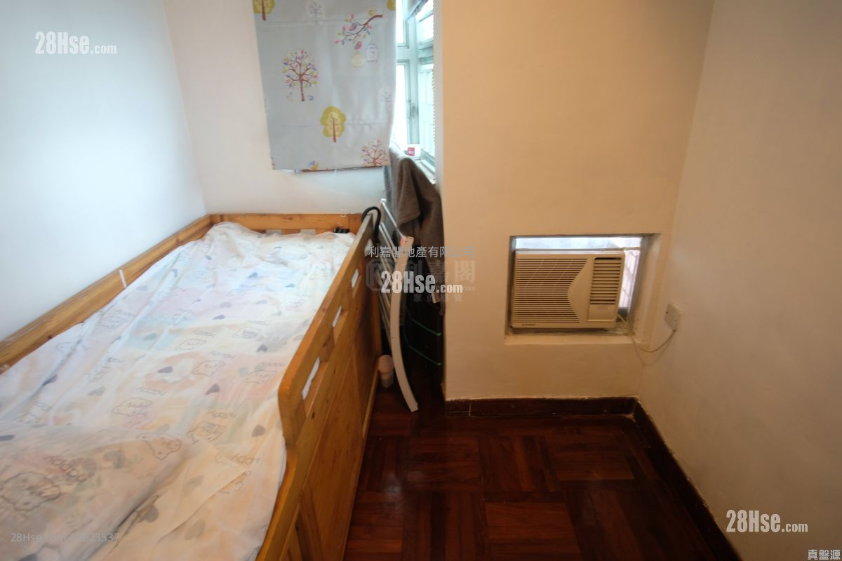 Lung Cheung Garden Sell 2 Bedrooms 369 ft² ( 34.3 m² ) Lung Cheung Garden Sell 2 Bedrooms 369 ft² ( 34.3 m² )