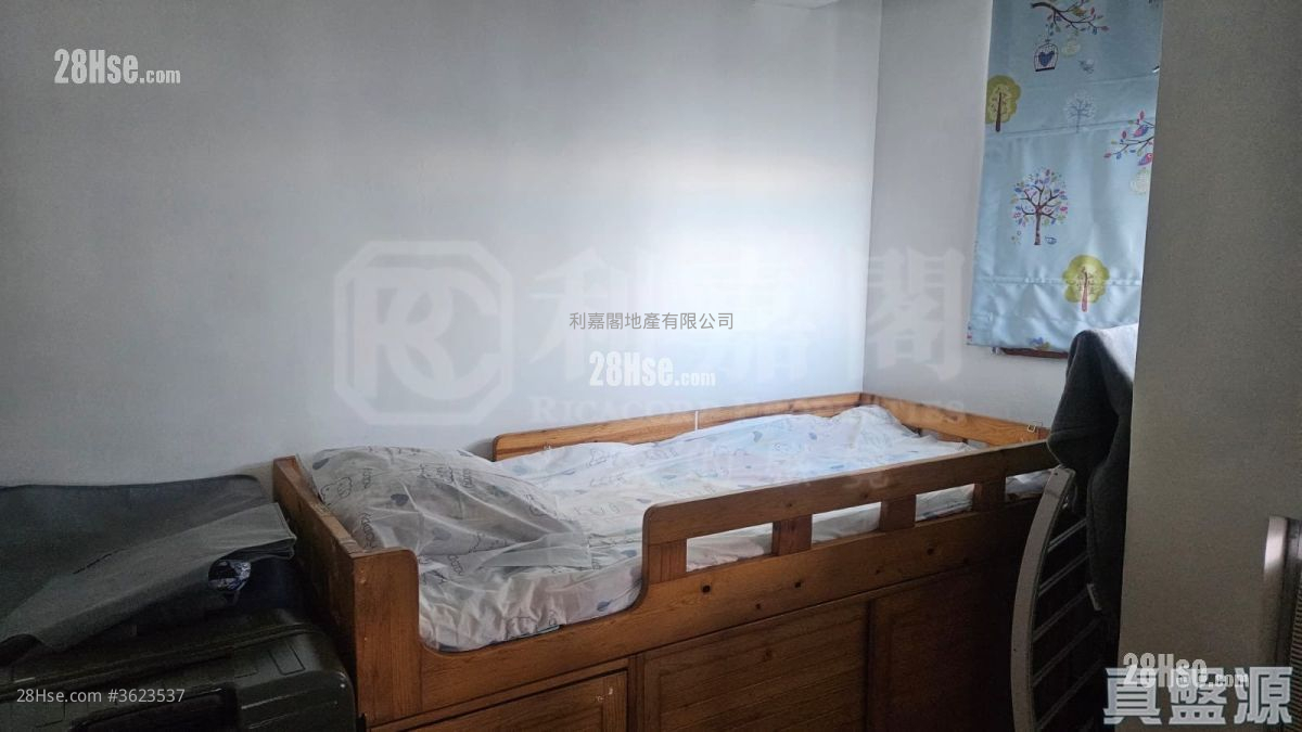 Lung Cheung Garden Sell 2 Bedrooms 369 ft² ( 34.3 m² ) Lung Cheung Garden Sell 2 Bedrooms 369 ft² ( 34.3 m² )