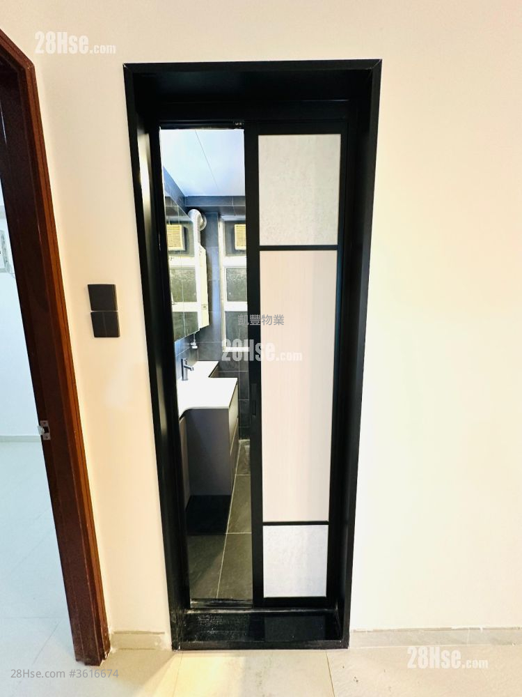 Tsui Man Court Rental 2 Bedrooms , 1 Bathroom 598 ft² ( 55.6 m² ) Tsui Man Court Rental 2 Bedrooms , 1 Bathroom 598 ft² ( 55.6 m² )