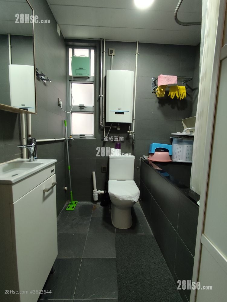 德福花园 租盘 2 房 , 1 浴室 517 平方尺 ( 48.0 平方米 ) 德福花园 租盘 2 房 , 1 浴室 517 平方尺 ( 48.0 平方米 )