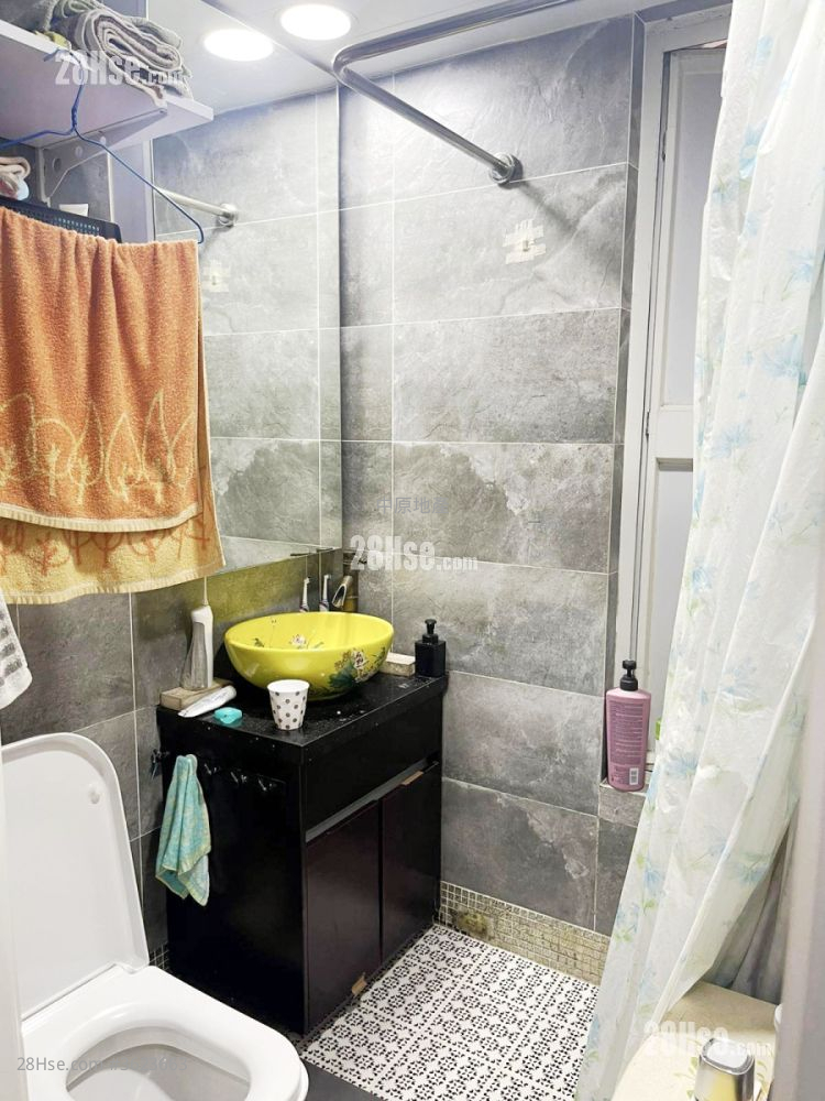 御龙山 售盘 3 房 , 3 浴室 893 平方尺 ( 83.0 平方米 ) 御龙山 售盘 3 房 , 3 浴室 893 平方尺 ( 83.0 平方米 )