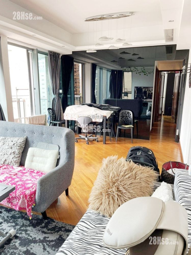 御龙山 售盘 3 房 , 3 浴室 893 平方尺 ( 83.0 平方米 ) 御龙山 售盘 3 房 , 3 浴室 893 平方尺 ( 83.0 平方米 )