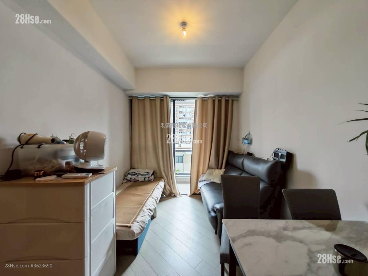 High Park Sell 2 Bedrooms 448 ft² ( 41.6 m² )