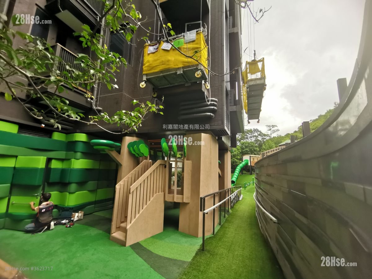 St. Michel Rental 3 Bedrooms , 2 Bathrooms 974 ft² ( 90.5 m² )