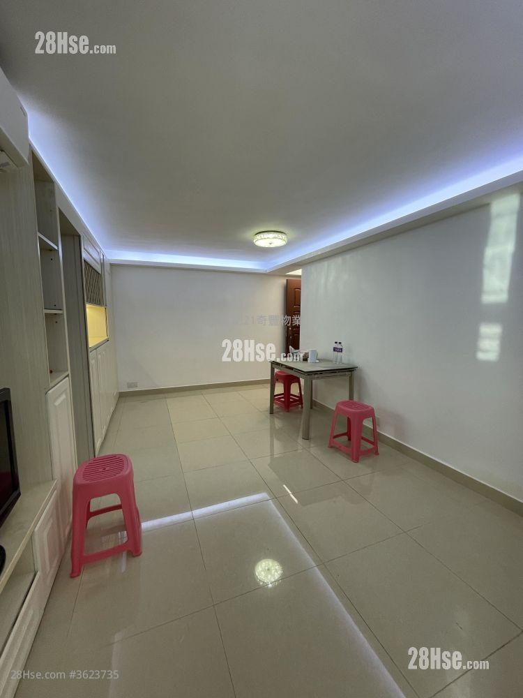 Cheung Wah Estate Sell 2 Bedrooms , 1 Bathroom 443 ft² ( 41.2 m² ) Cheung Wah Estate Sell 2 Bedrooms , 1 Bathroom 443 ft² ( 41.2 m² )